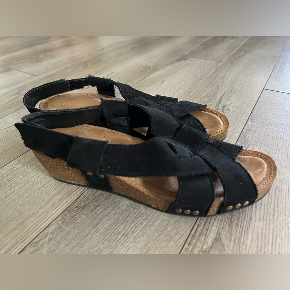 Me Too Lola wedges size 8